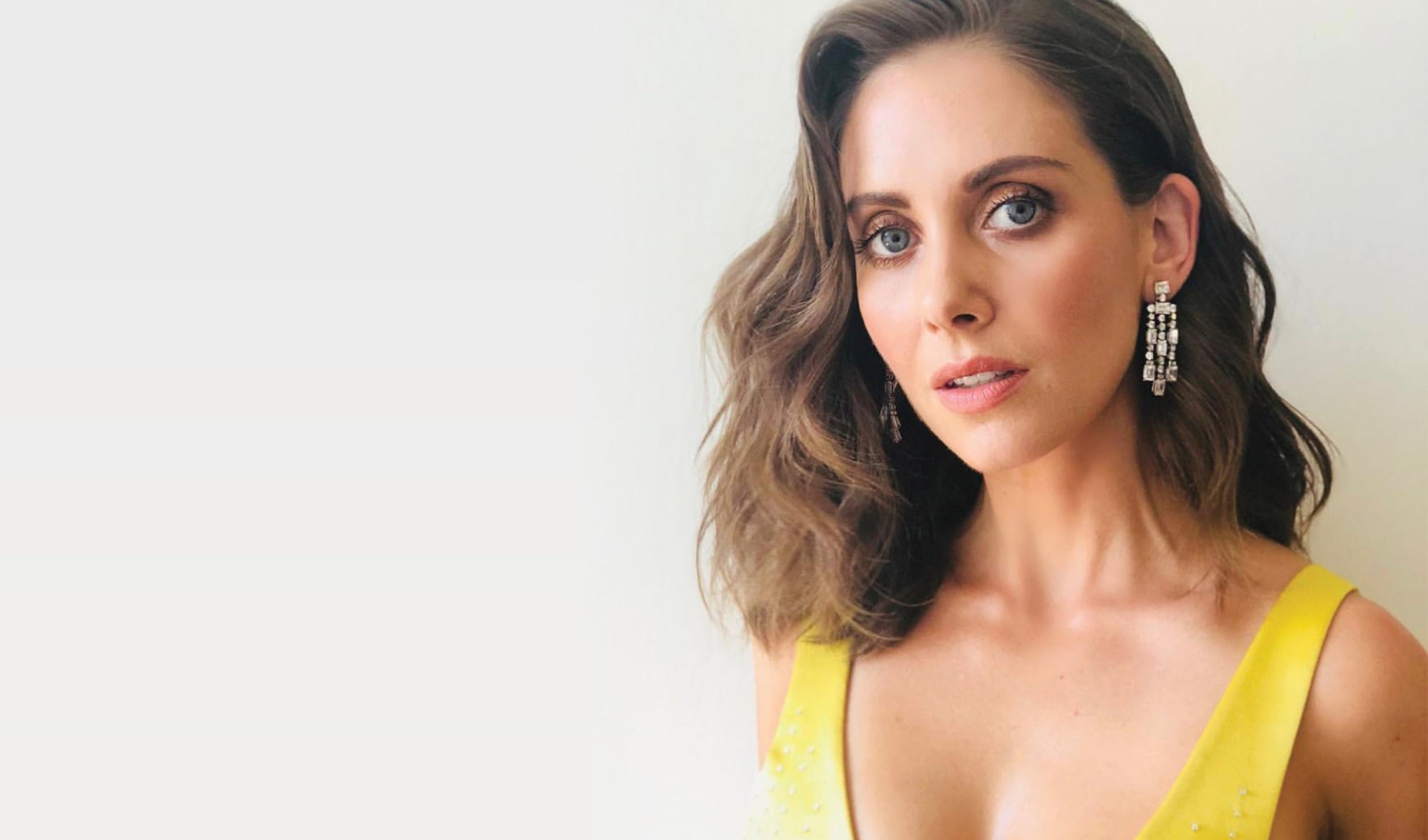 Get Alison Brie's Juice Beauty 2018 Emmy's Look