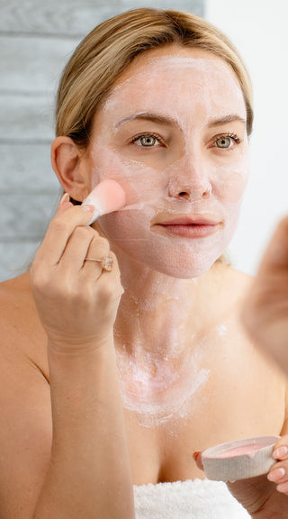 Kate Hudson Applying the Acacia + Rose Powder Mask