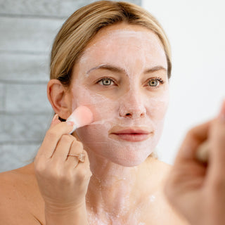 Kate Hudson Applying the Kate Hudson Juice Beauty Revitalizing Acacia + Rose Powder Mask
